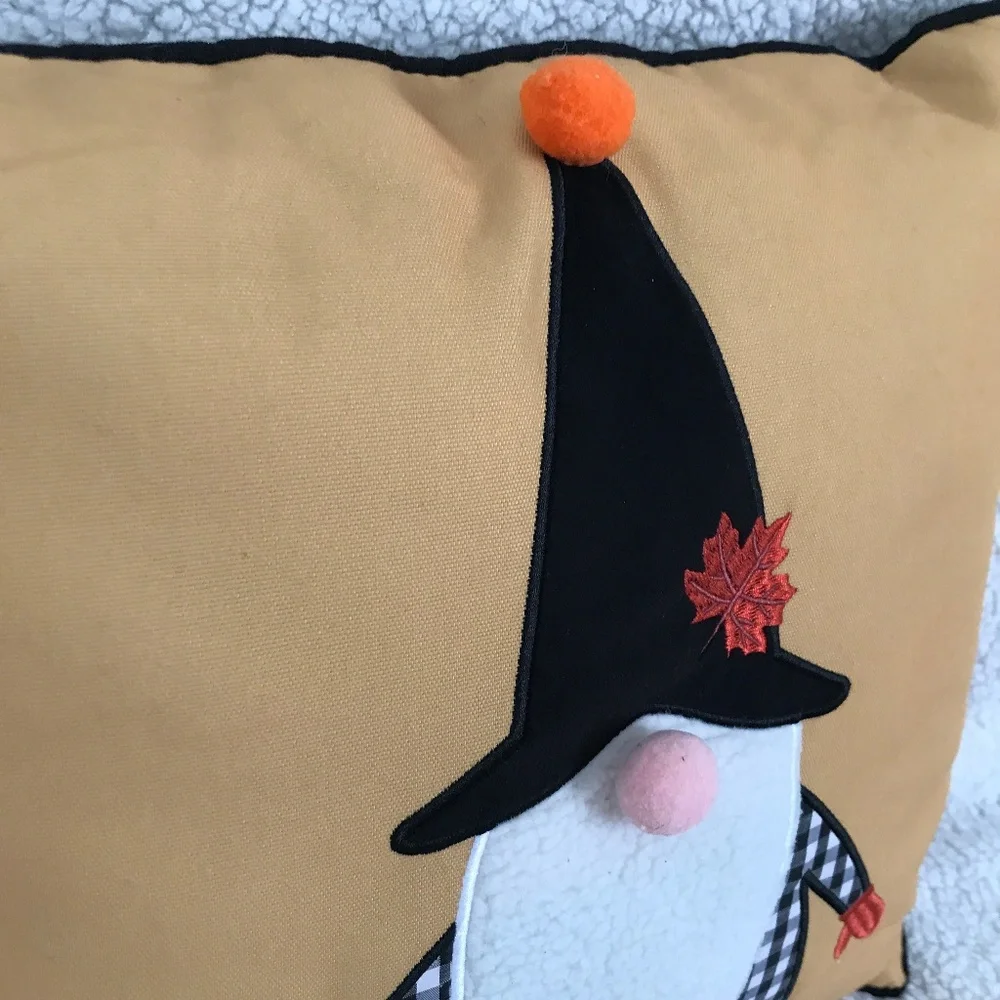 🌻NWT Fall Harvest Decor Accent Pillow With Gnome